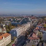 Downtown Belohorska Apartment *