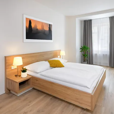 Downtown Belohorska Apartment *