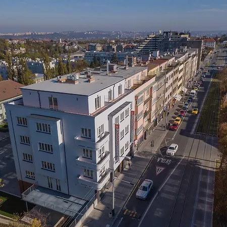 Downtown Belohorska Apartment