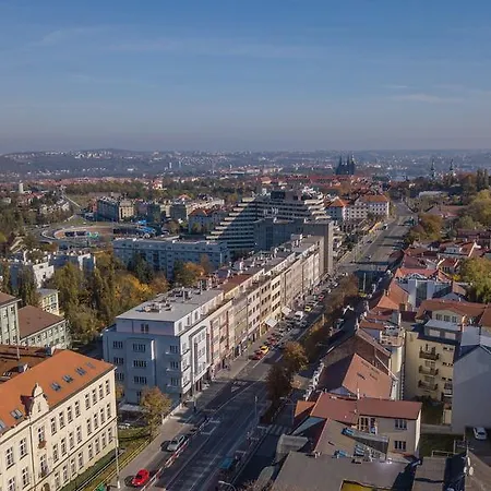 Downtown Belohorska Apartment *