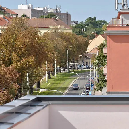 Downtown Belohorska Apartment *