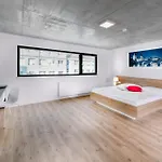 دونتون سويتس بيلوهورسكا