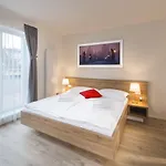 دونتون سويتس بيلوهورسكا * براغ