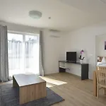 Apartment Downtown Belohorska