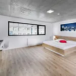 Downtown Belohorska Apartment