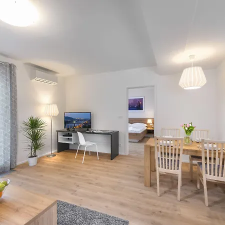 Downtown Belohorska Apartament